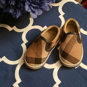 Burberry slide ons